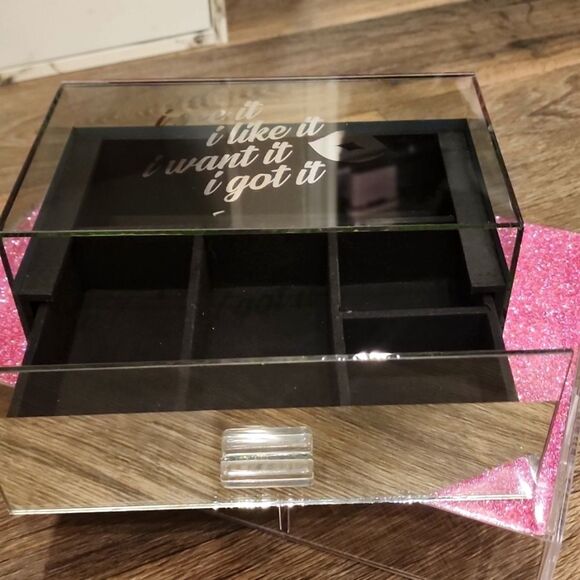 "I See It, I Like It, I Want It, I Got It" Lips Glass Jewlery Box - Picture 5 of 7